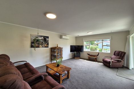 Photo of property in 4 Allman Drive, Coromandel, 3506
