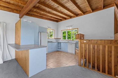 Photo of property in 352 Motutara Road, Muriwai, 0881