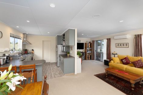 Photo of property in 6 Milne Place, Merrilands, New Plymouth, 4312