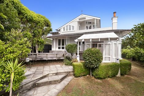 Photo of property in 27 Saltburn Road, Milford, Auckland, 0620