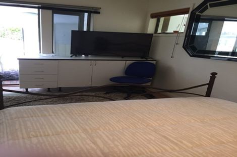 Photo of property in 19 Oakford Park Crescent, Greenhithe, Auckland, 0632