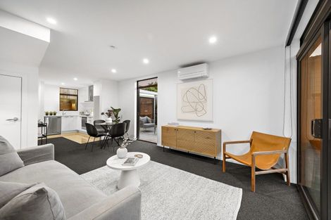 Photo of property in 13/15 Chivalry Road, Glenfield, Auckland, 0629