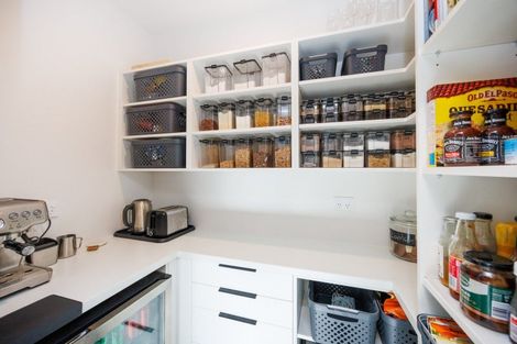 Photo of property in 58 Kanuka Drive, Hokowhitu, Palmerston North, 4410