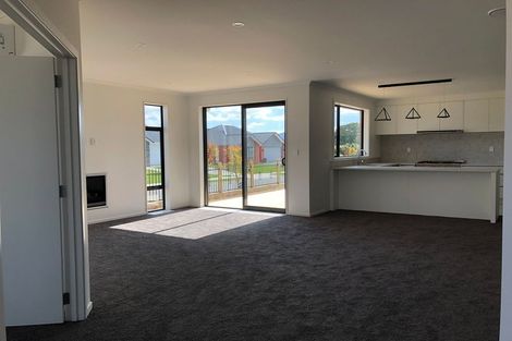 Photo of property in 12 Kaaka Street, Cambridge, 3434