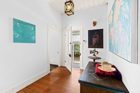 Photo of property in 90 Pendarves Street, New Plymouth, 4310