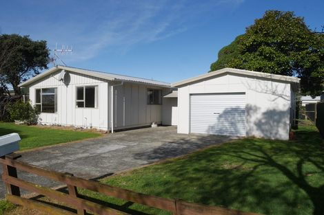 Photo of property in 11a Cypress Grove, Paraparaumu, 5032
