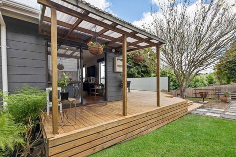 Photo of property in 2/10 Jarrah Place, Massey, Auckland, 0614