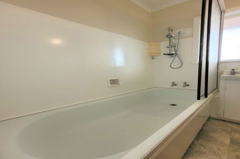 Photo of property in 1 Marsh Avenue, Forrest Hill, Auckland, 0620