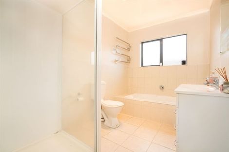 Photo of property in 8 Sid Place, Mangere, Auckland, 2022