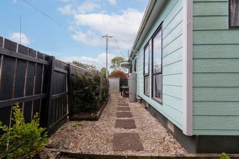 Photo of property in 2/180 Henderson Valley Road, Henderson, Auckland, 0612