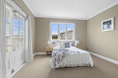Photo of property in 15 Morley Street, New Plymouth, 4310