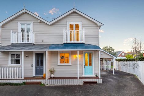 Photo of property in 1/14 Beach Road, Northcote Point, Auckland, 0627