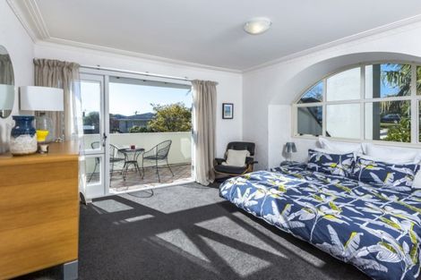 Photo of property in 2 Pleasant Place, Mellons Bay, Auckland, 2014