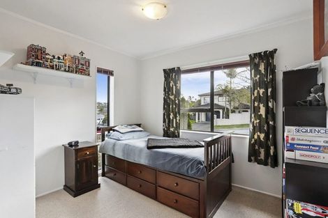 Photo of property in 2/9 Milwaukee Place, Glendene, Auckland, 0602