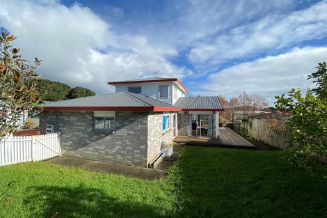 Photo of property in 1/9 Mira Place, Windsor Park, Auckland, 0632