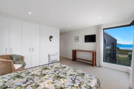 Photo of property in 33 Taumata Road, Omaha, 0986