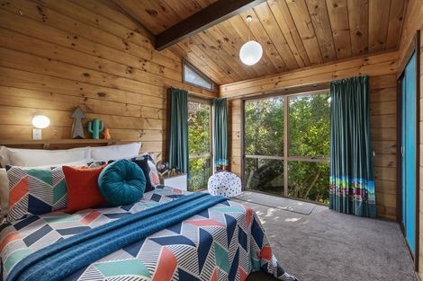 Photo of property in 5 Miromiro Road, Normandale, Lower Hutt, 5010