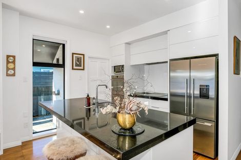 Photo of property in 7 Humariri Street, Point Chevalier, Auckland, 1022