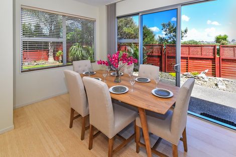 Photo of property in 16 Stranraer Crescent, Wattle Downs, Auckland, 2103