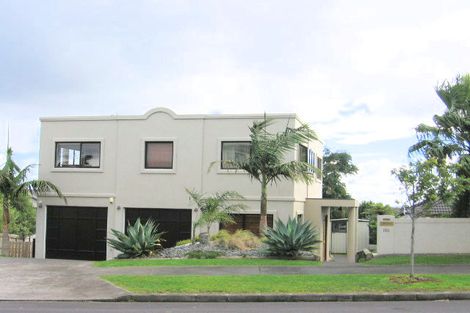 Photo of property in 2/15 Ribbonwood Crescent, Goodwood Heights, Auckland, 2105