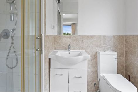 Photo of property in 30 Mannering Place, Hillcrest, Auckland, 0627