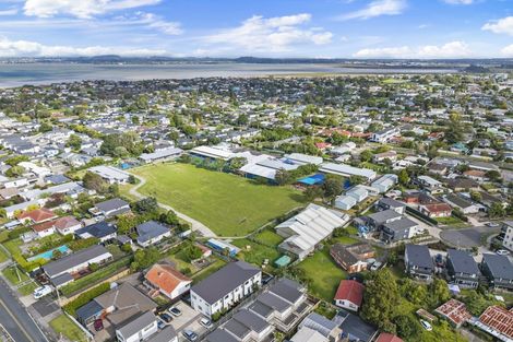 Photo of property in 7/69 Wharf Road, Te Atatu Peninsula, Auckland, 0610