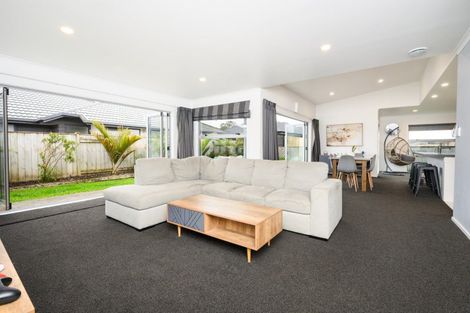 Photo of property in 17 Lorenzo Place, Kelvin Grove, Palmerston North, 4414