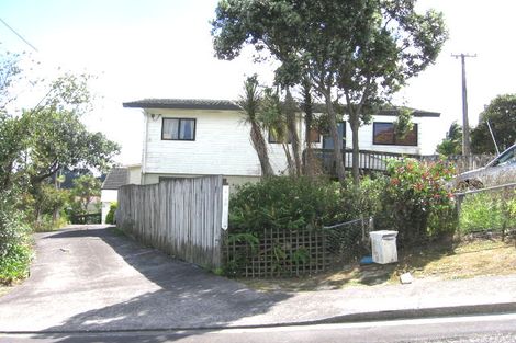 Photo of property in 1/1 Cronin Place, Beach Haven, Auckland, 0626