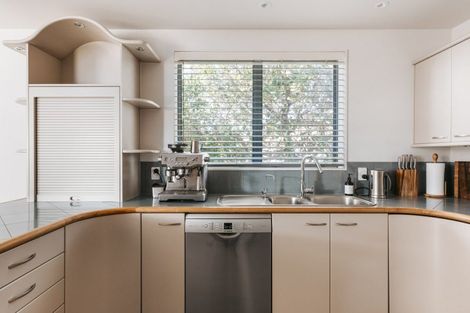 Photo of property in 94 Marine Parade, Mount Maunganui, 3116