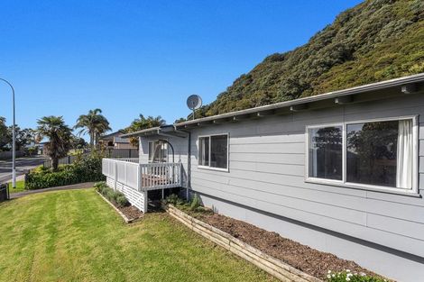Photo of property in 1 Western Close, Matata, Whakatane, 3194