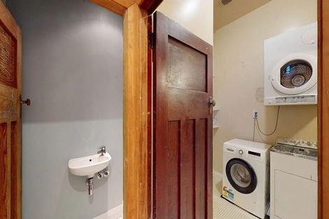 Photo of property in 140 Russell Terrace, Berhampore, Wellington, 6023