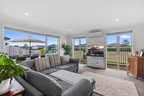 Photo of property in 8 Naeo Close, Papamoa Beach, Papamoa, 3118