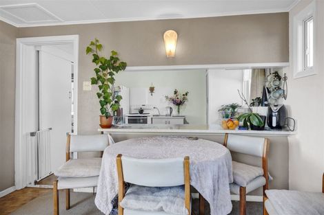 Photo of property in 13 Disraeli Street, Hawera, 4610