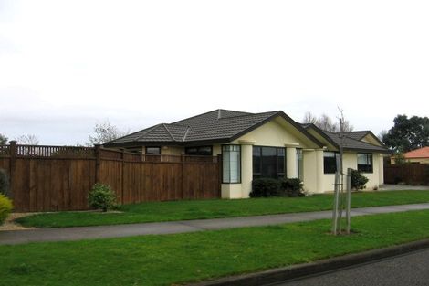 Photo of property in 7 Logan Place, Kelvin Grove, Palmerston North, 4414