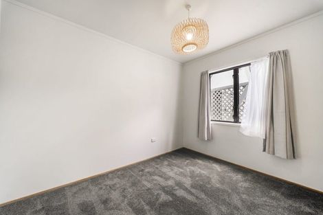 Photo of property in 91 Manhattan Heights, Glendene, Auckland, 0602