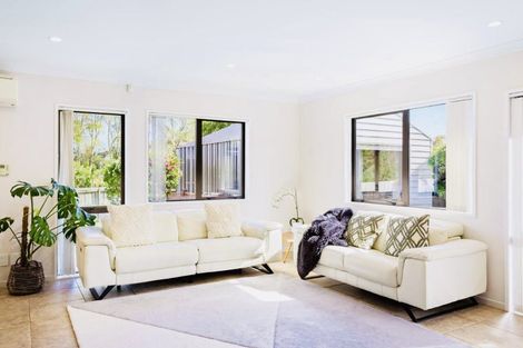 Photo of property in 109 Prince Regent Drive, Half Moon Bay, Auckland, 2012