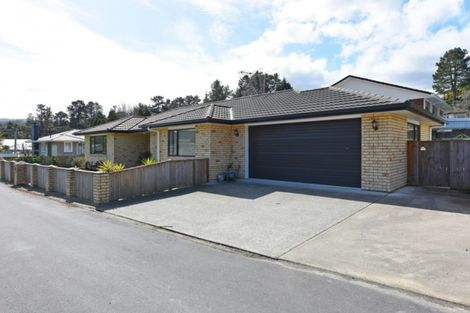 Photo of property in 1a Garth Lane, Maoribank, Upper Hutt, 5018