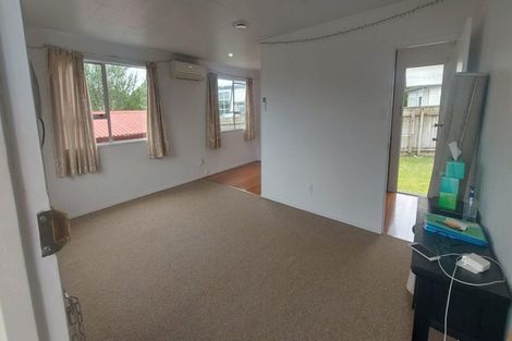 Photo of property in 11 Castlewood Grove, Blockhouse Bay, Auckland, 0600