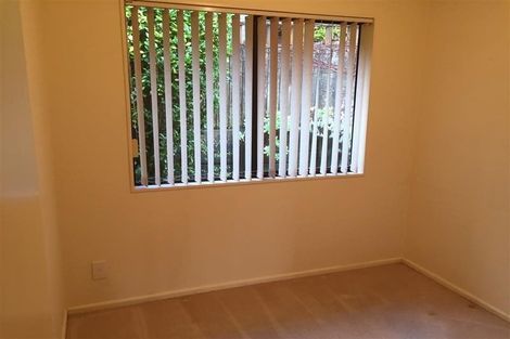 Photo of property in 21 Taupiko Place, Green Bay, Auckland, 0604