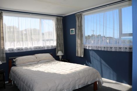 Photo of property in 2 Marine Terrace, Kaka Point, 9271