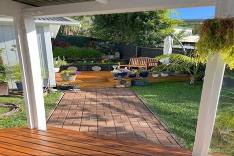 Photo of property in 2/2 Kiteroa Terrace, Rothesay Bay, Auckland, 0630