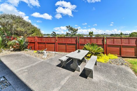 Photo of property in 16 Stranraer Crescent, Wattle Downs, Auckland, 2103