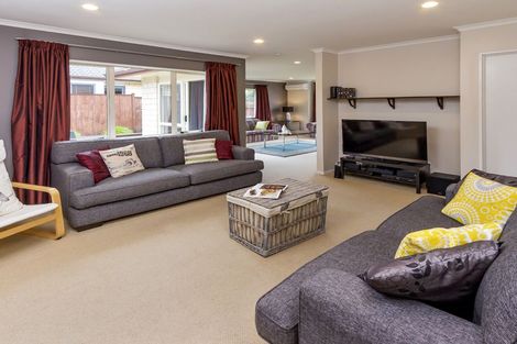 Photo of property in 30 Croftview Road, Wattle Downs, Auckland, 2103