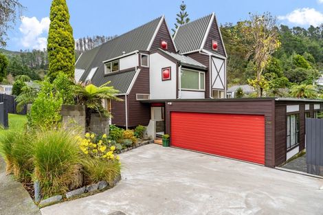 Photo of property in 458 Stokes Valley Road, Stokes Valley, Lower Hutt, 5019