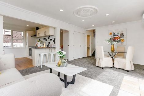 Photo of property in 2/4202a Great North Road, Glendene, Auckland, 0602