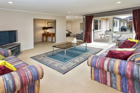 Photo of property in 30 Croftview Road, Wattle Downs, Auckland, 2103
