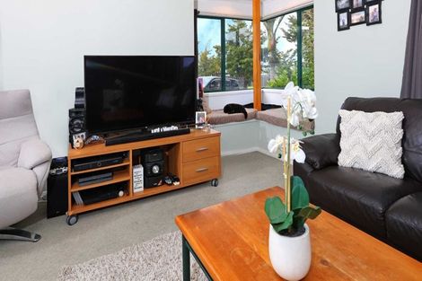Photo of property in 19a Riserra Drive, Ranui, Auckland, 0612