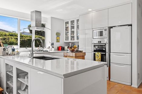 Photo of property in 2/7 Otakau Road, Milford, Auckland, 0620