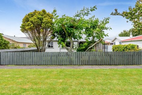 Photo of property in 19 Kahikatea Street, Inglewood, 4330
