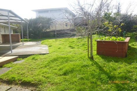 Photo of property in 2 Nielsen Place, Massey, Auckland, 0614